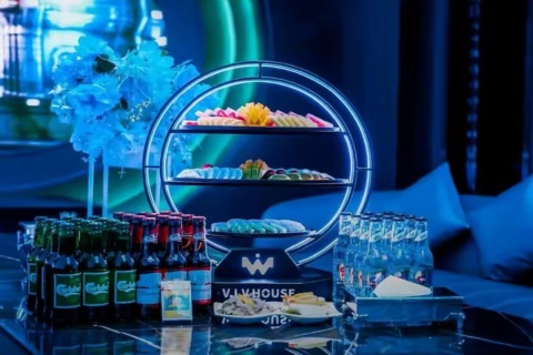 双鸭山排名前三夜总会招聘公司,直招1500/场酒水服务员